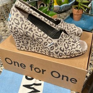 Tom’s wedge; color is snow leopard on burlap